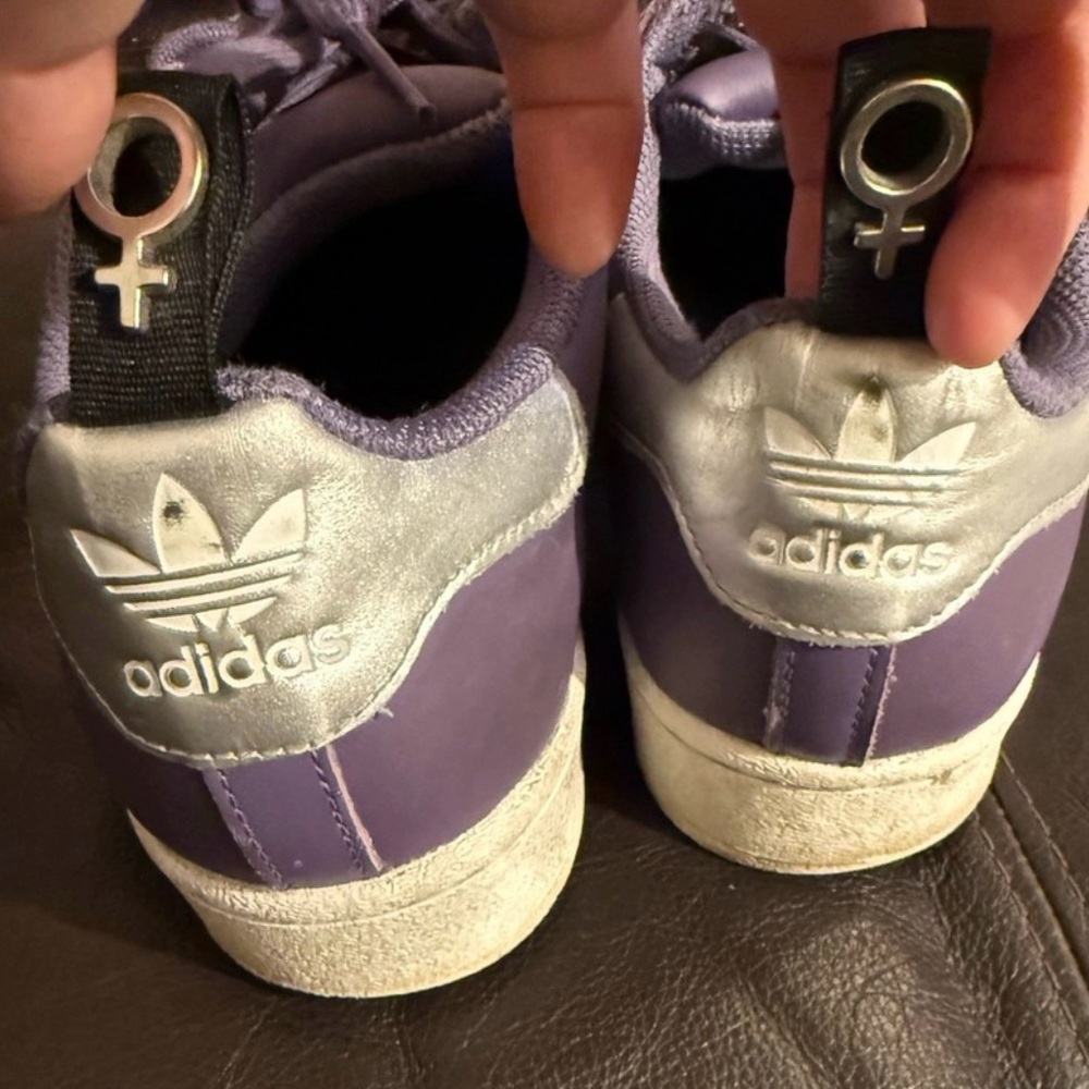 Adidas superstar sneakers size 9 - Picture 2 of 6